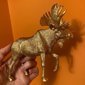 Gold moose